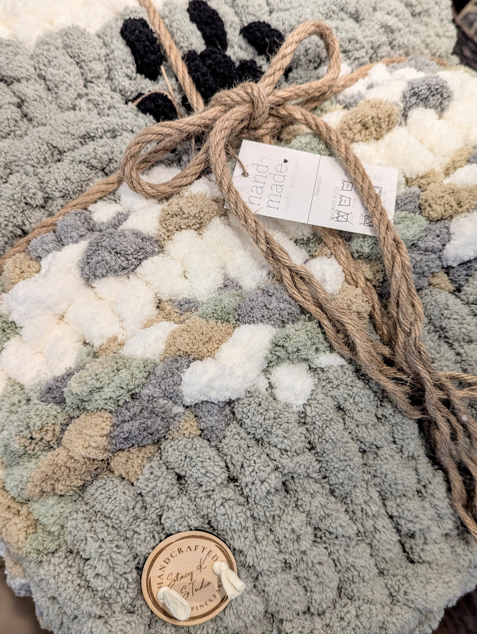 Chunky Knit Paw Print Blanket