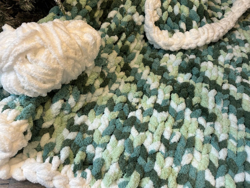 Jumbo Yarn Throw Blanket-Multi Green