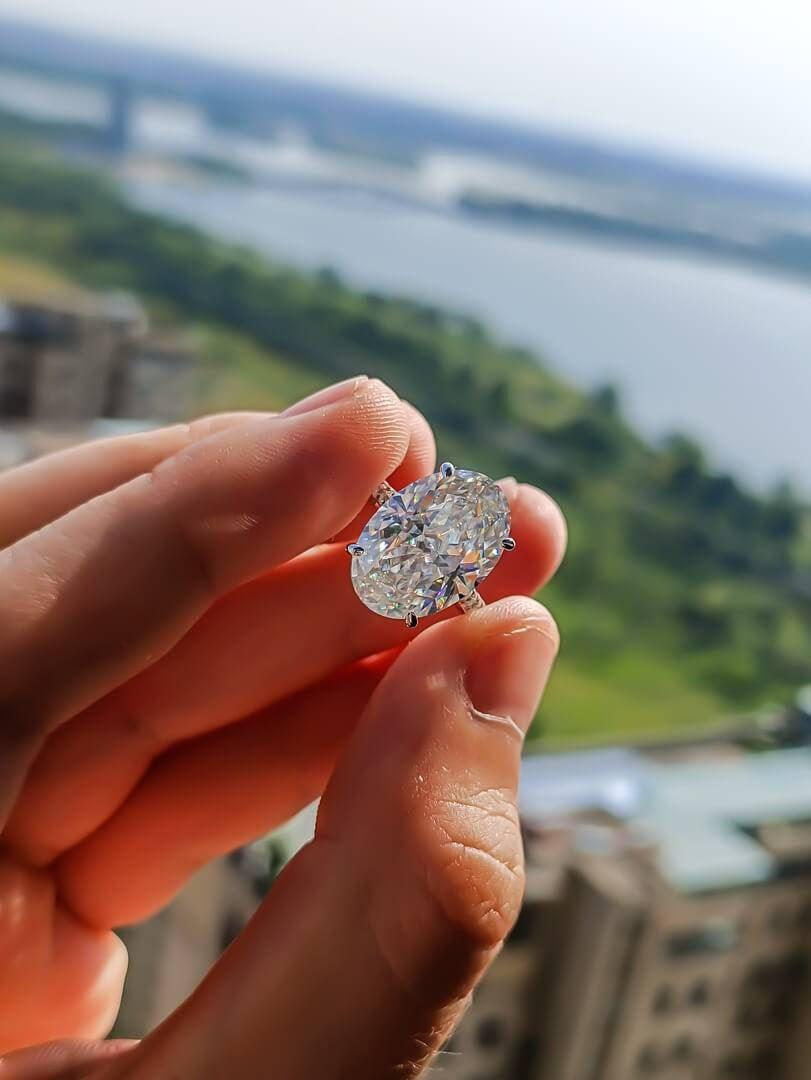 Crushed ice moissanite deals ring